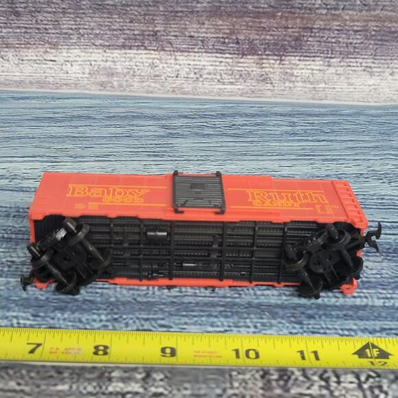 Vintage H.O scale Baby Ruth box car red and yellow - Picture 7 of 7